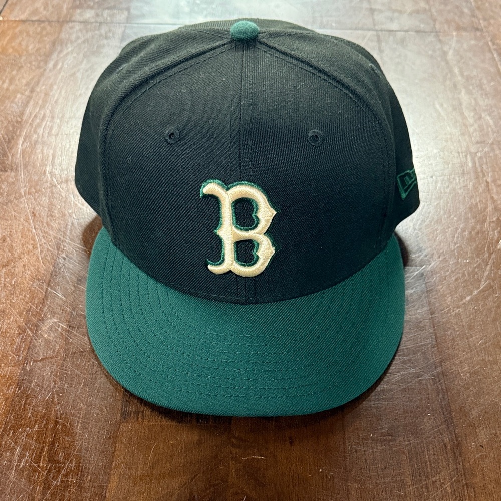 New Era Black and Green Fitted Boston Red Sox Hat 7 1/2 59FIFTY
